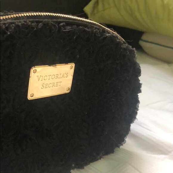 Victoria’s Secret Rose Pattern Cosmetic Bag - Picture 3 of 7